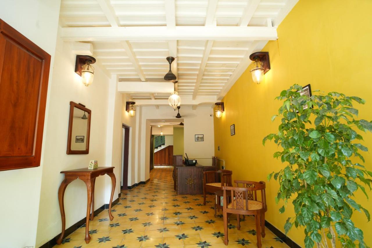 The Sunset Bay Hotel Fort Kochi Exterior photo